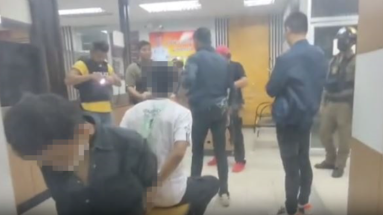 คุม 2 สมุน "เสี่ยแป้ง" ส่งโรงพักเมืองคอน ตร.คุ้มกันเข้ม-ป้องกันชิงตัว