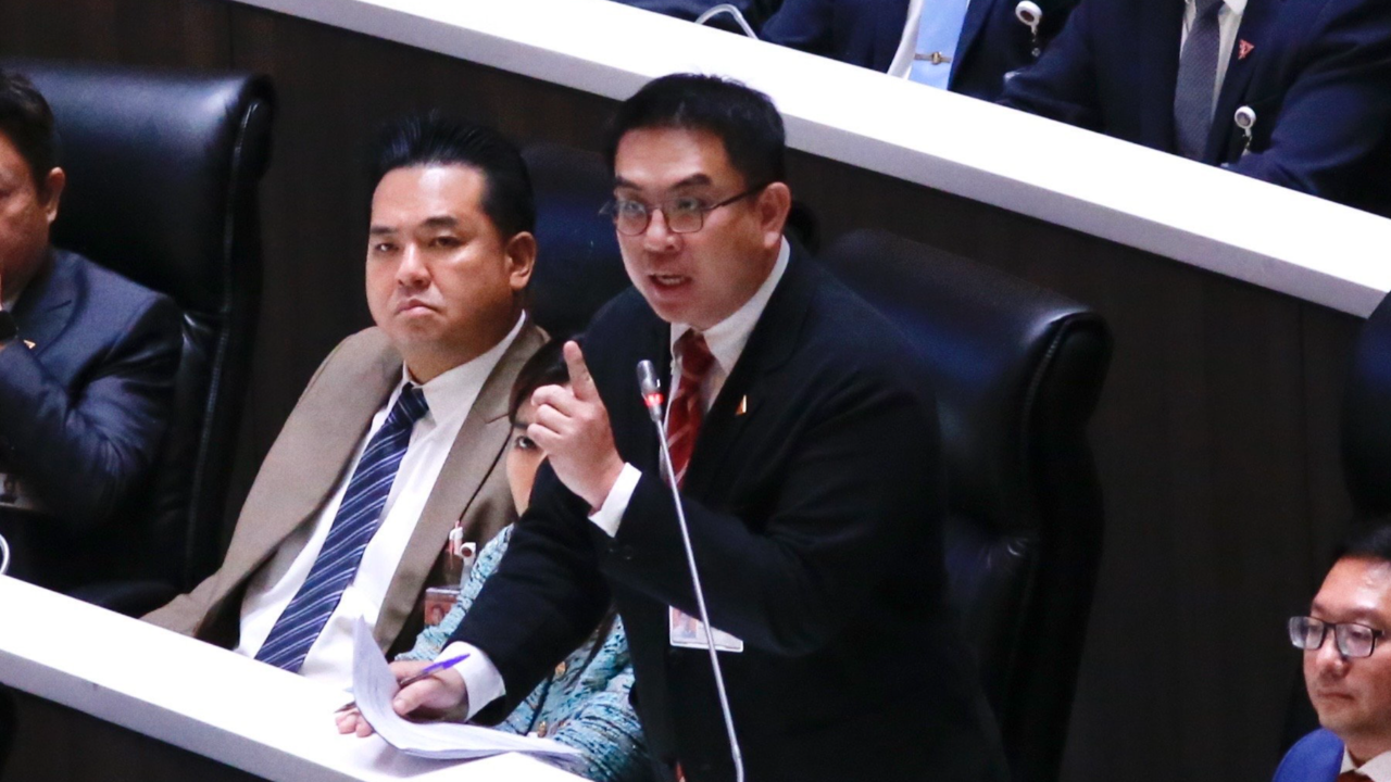 “วิโรจน์” ส่ง 8 คำถามล่วงหน้าให้ รมว.กลาโหม ตอบปมเปลี่ยนเรือดำน้ำ เป็นฟริเกต