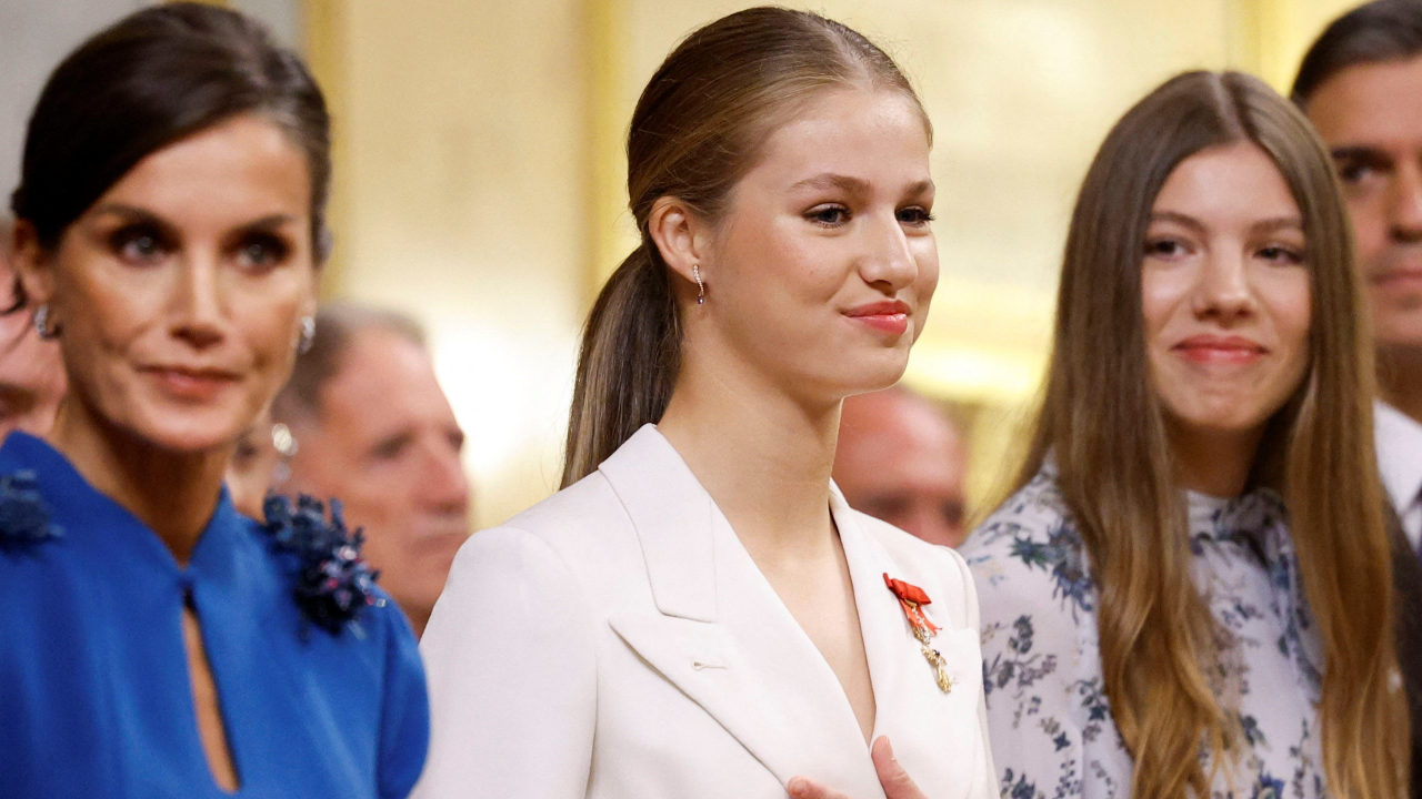 เจ้าหญิงเลโอนอร์ มกุฎราชกุมารีว่าที่ควีนแห่งสเปน เข้าพิธีถือสัตย์ปฏิญาณตนต่อรัฐธรรมนูญ