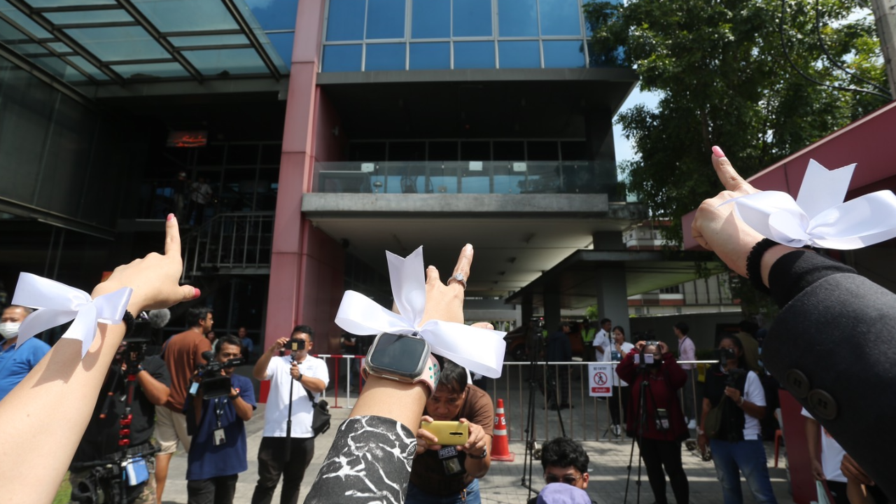 บุกก้าวไกล ไม่พอใจมติโหวตสส.คุกคามทางเพศ จี้ต้องลาออก เปิดทางเลือกตั้งใหม่