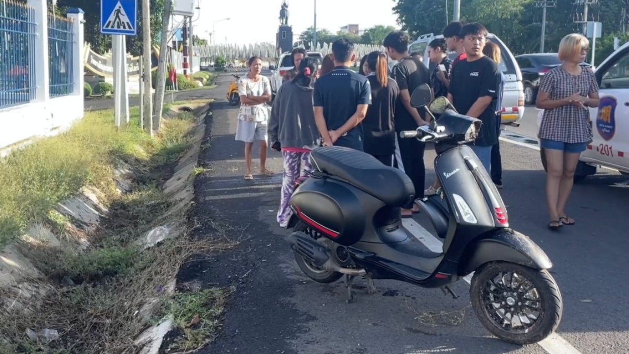 วันหยุดหนุ่มปวส.บินเดี่ยวเที่ยวบ้านเพื่อน ขี่รถชนรั้วร.ร.ดับ