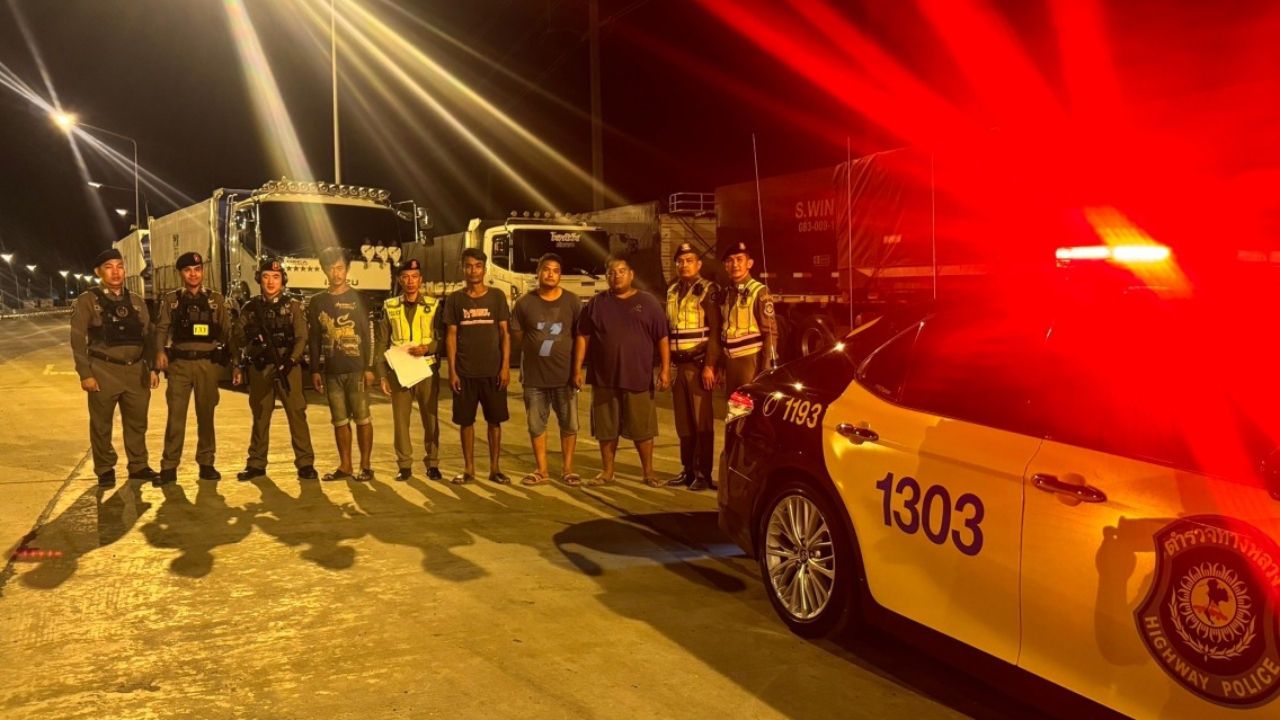 ทล.จับรถบรรทุกแร่เหล็ก 5 คัน บรรทุกนน.เกินคันละ 20-30 ตัน 