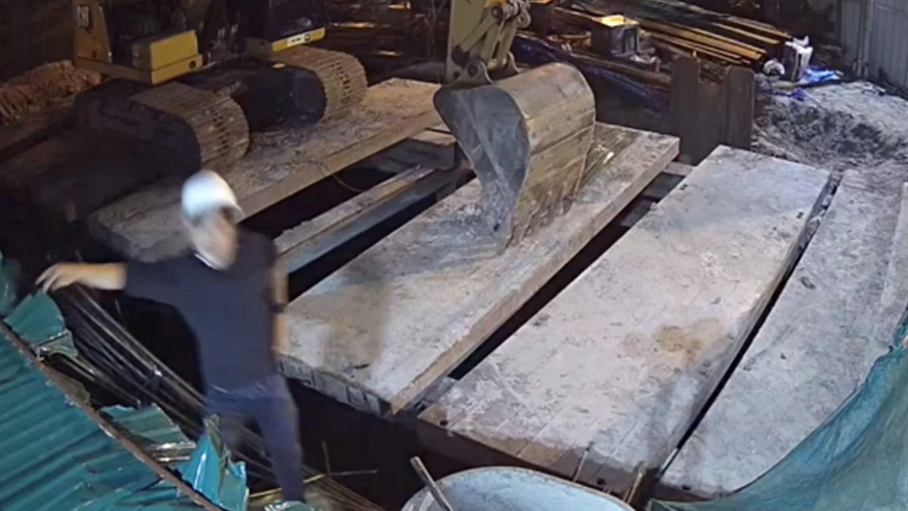 อดีต หน.คนงาน กลับมาหาเพื่อนที่ทำงานเก่า เดินเหยียบสังกะสีตกบ่อบำบัดดับ 