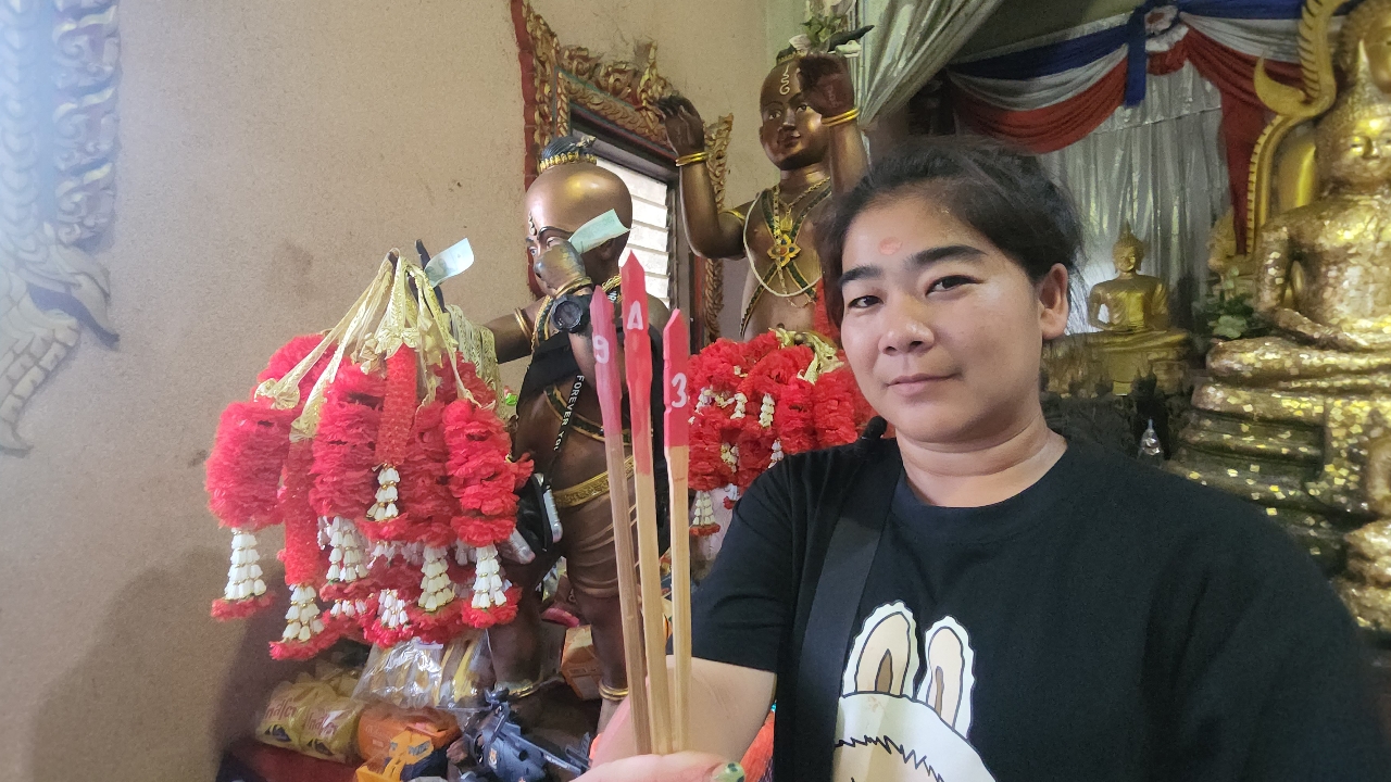 เด็ก 5 ขวบ กระซิบขอโชค "กุมารน้องเก้าเลิฟเลิฟ" ไม่ผิดหวังได้เลขเด็ดให้แม่ลุ้นรวย