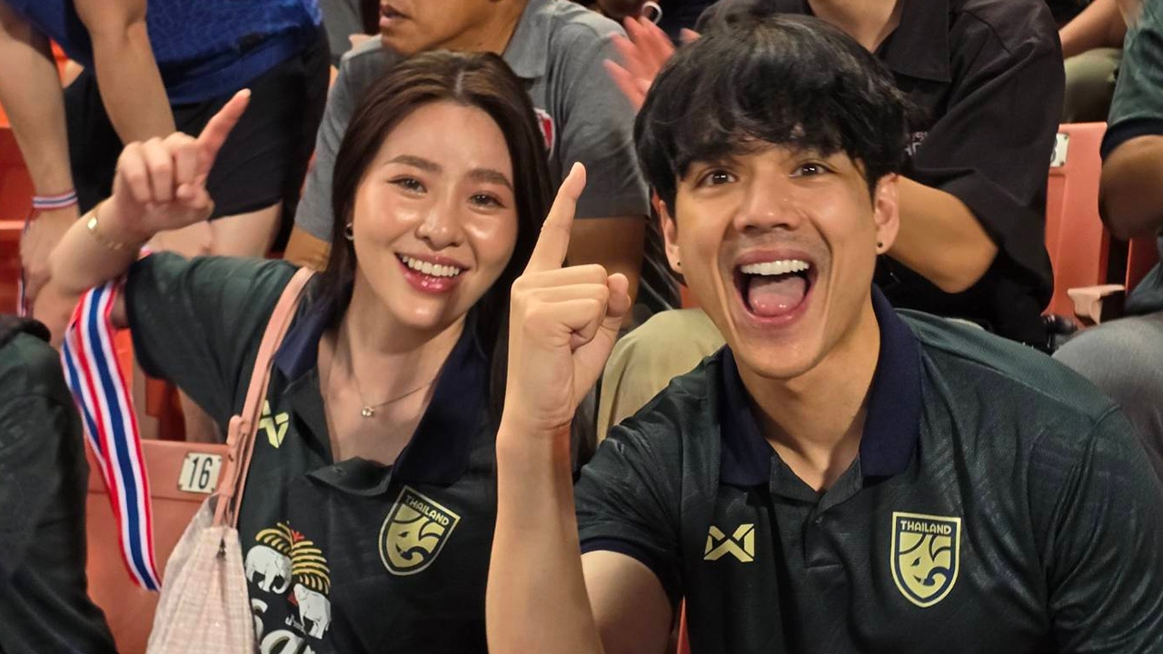 เปิดตัว "นิกกี้-ณฉัตร" ควงสาว เปียโน เชียร์บอลแถมโดนถ่ายขึ้นจอยักษ์ในสนามอีก