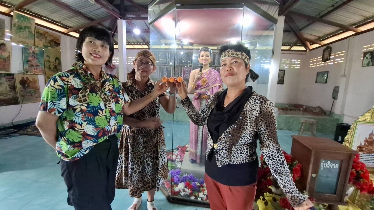 น้องสาว "พุ่มพวง ดวงจันทร์" ล้วงไหขอ "เลขเด็ดงวดนี้" ให้แฟนเพลงส่องไปลุ้นโชค