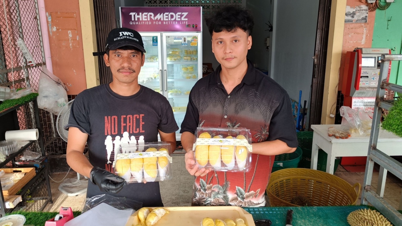 หนุ่มวัยสร้างตัว เปิดร้านขายทุเรียนที่ปัตตานี 2 ปี สร้างรายได้หลักแสนต่อเดือน