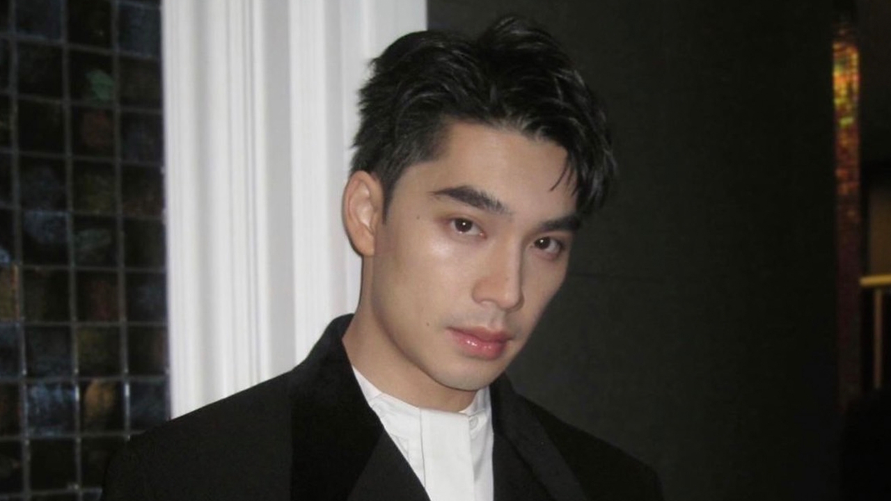 ความหล่อกระแทกตา เปิดตัวลูกชายพิธีกรชื่อดัง ขึ้นแท่นพระเอกคนใหม่ของวงการ