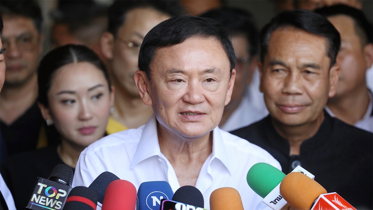 ปิดปากปมร้อน “ทักษิณ” ฉะ คนมีบ้านในป่า พรรคร่วมรัฐบาลงดวิจารณ์ “เศรษฐา” ลุ้นผลศาล รธน.