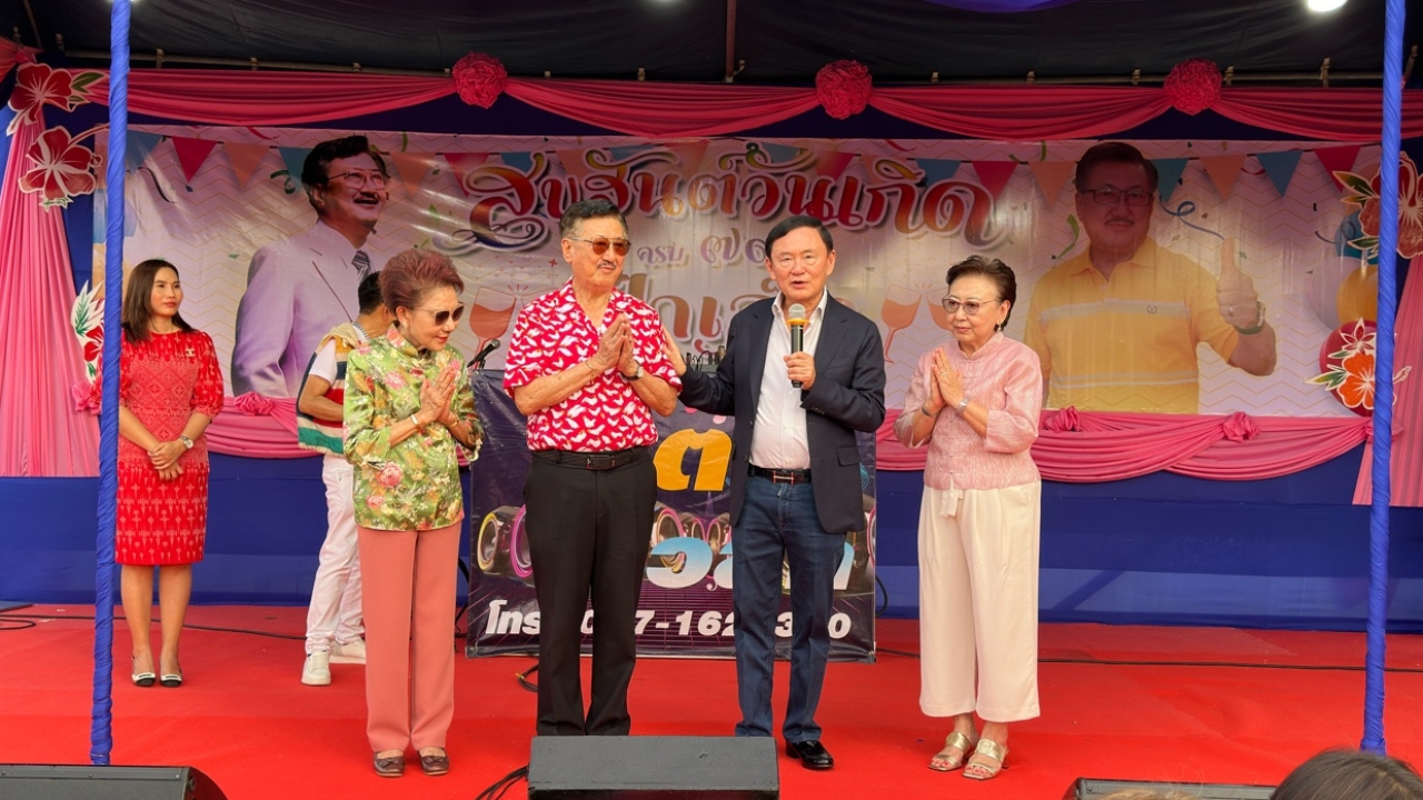 "ทักษิณ" ร่วมงานวันเกิด นายกเล็กนครนนทบุรี ลั่น "จากนี้จะกวาดหมดในนนทบุรี"