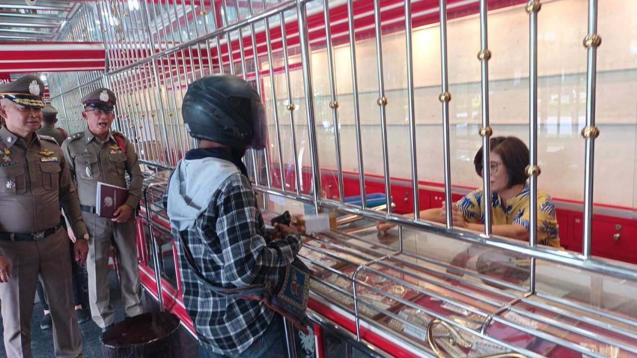 โจ๋ 19 ใช้ปืนปลอม จี้ชิงร้านทอง จ.ตาก จนมุมแล้ว ไหว้ขอโทษ อ้างเป็นหนี้