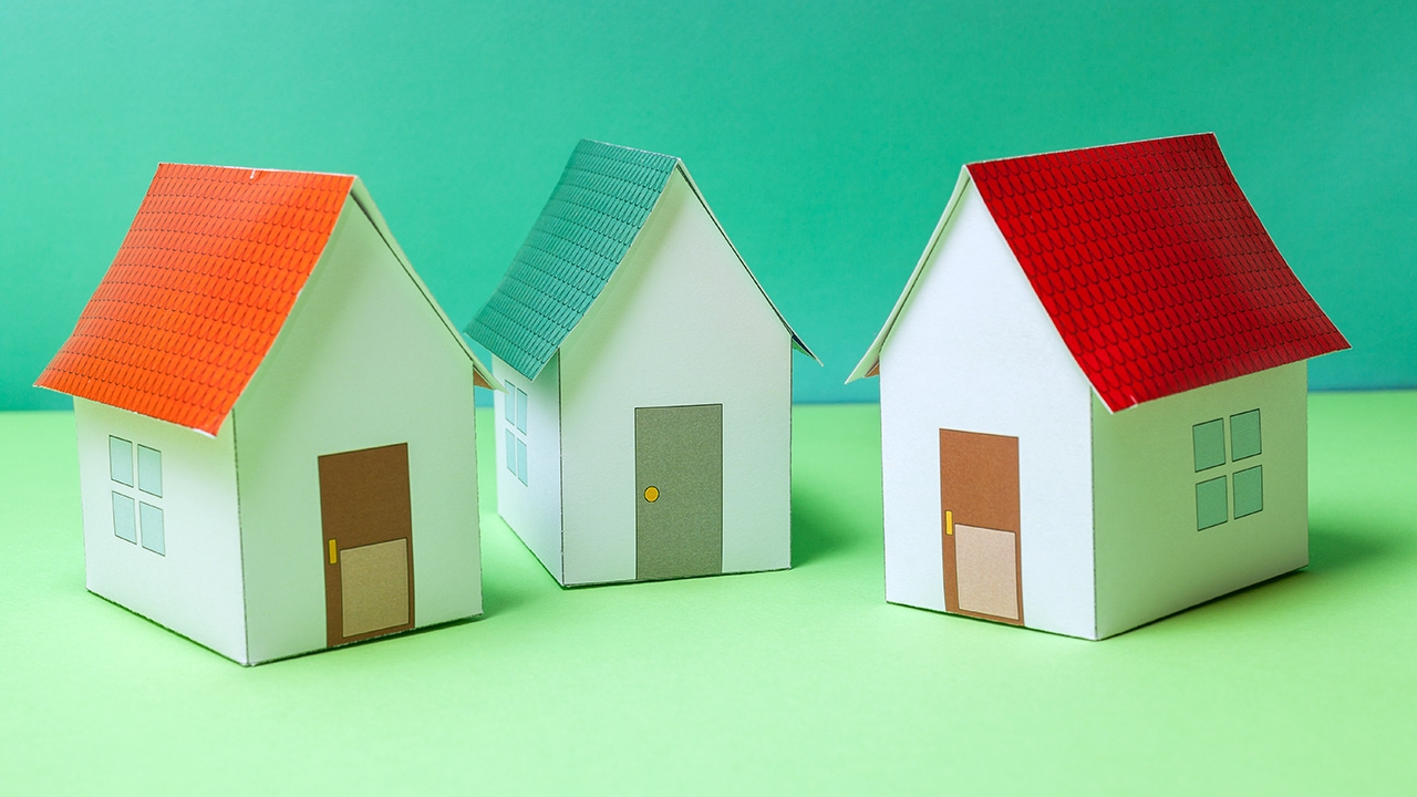 บ้านสามหลัง