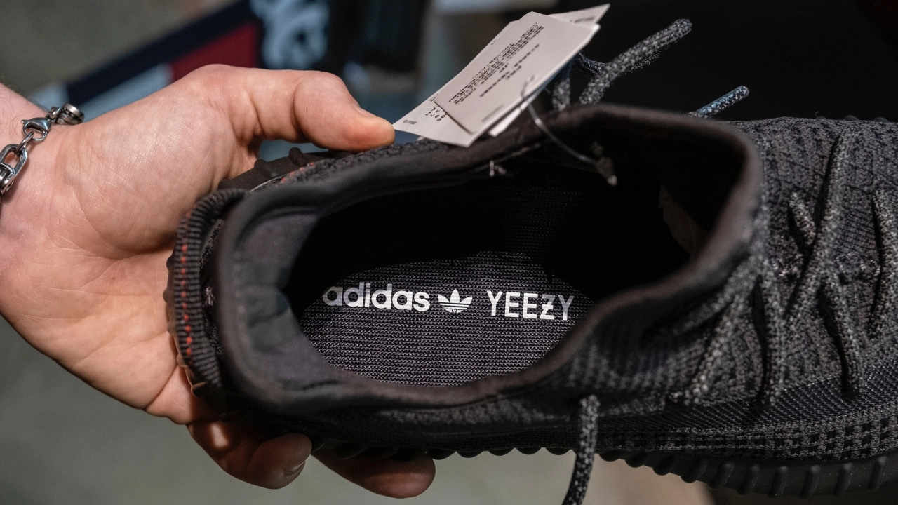 adidas   Yeezy  50
