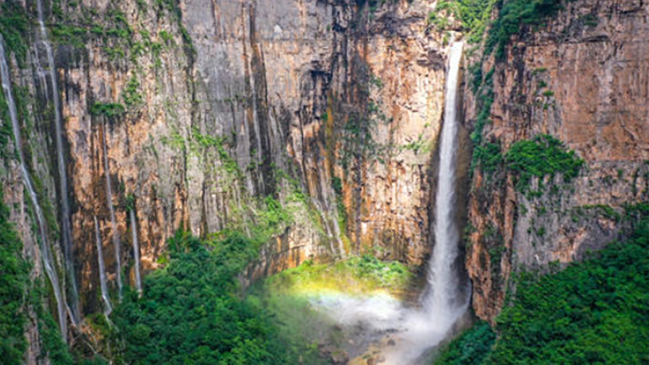 คลิปไวรัลแชร์กระจาย น้ำตกหยุนไถ ในจีน ถูกจับโป๊ะ ‘ใช้ท่อปล่อยน้ำ’ 