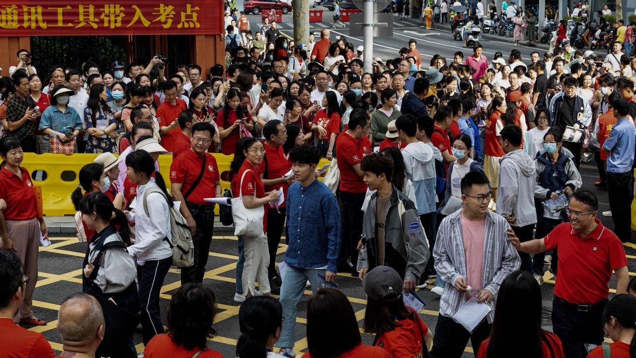 นักเรียนจีน 13 ล้าน เริ่มสอบเอนทรานซ์ "เกาเข่า" ครั้งใหญ่ที่สุดเท่าที่เคยมีมา