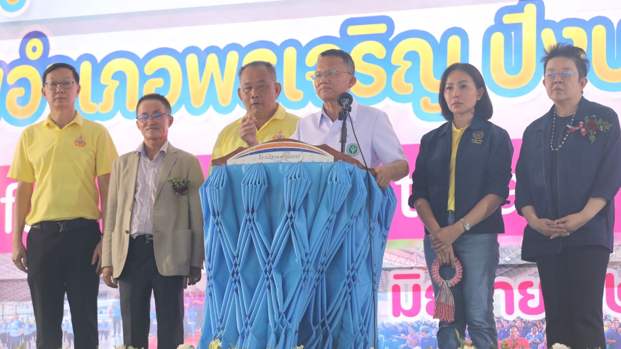 "สมศักดิ์" ยกคณะ สส.เพื่อไทย ลุยบึงกาฬ ย้ำทำกฎหมาย อสม.สร้างความมั่นคง