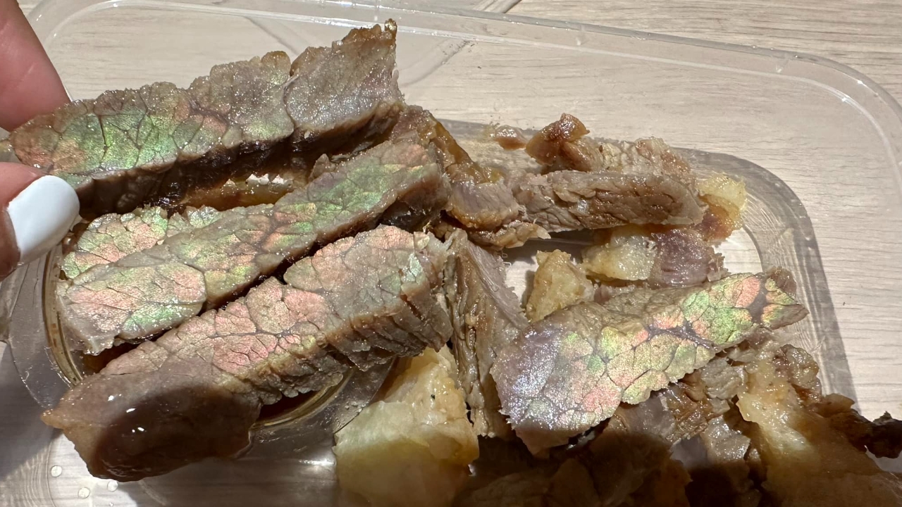  อ.เจษฎ์ ไขข้อสงสัย "เนื้อทอดแดดเดียวสีรุ้ง" เจอแบบนี้กินได้ไหม