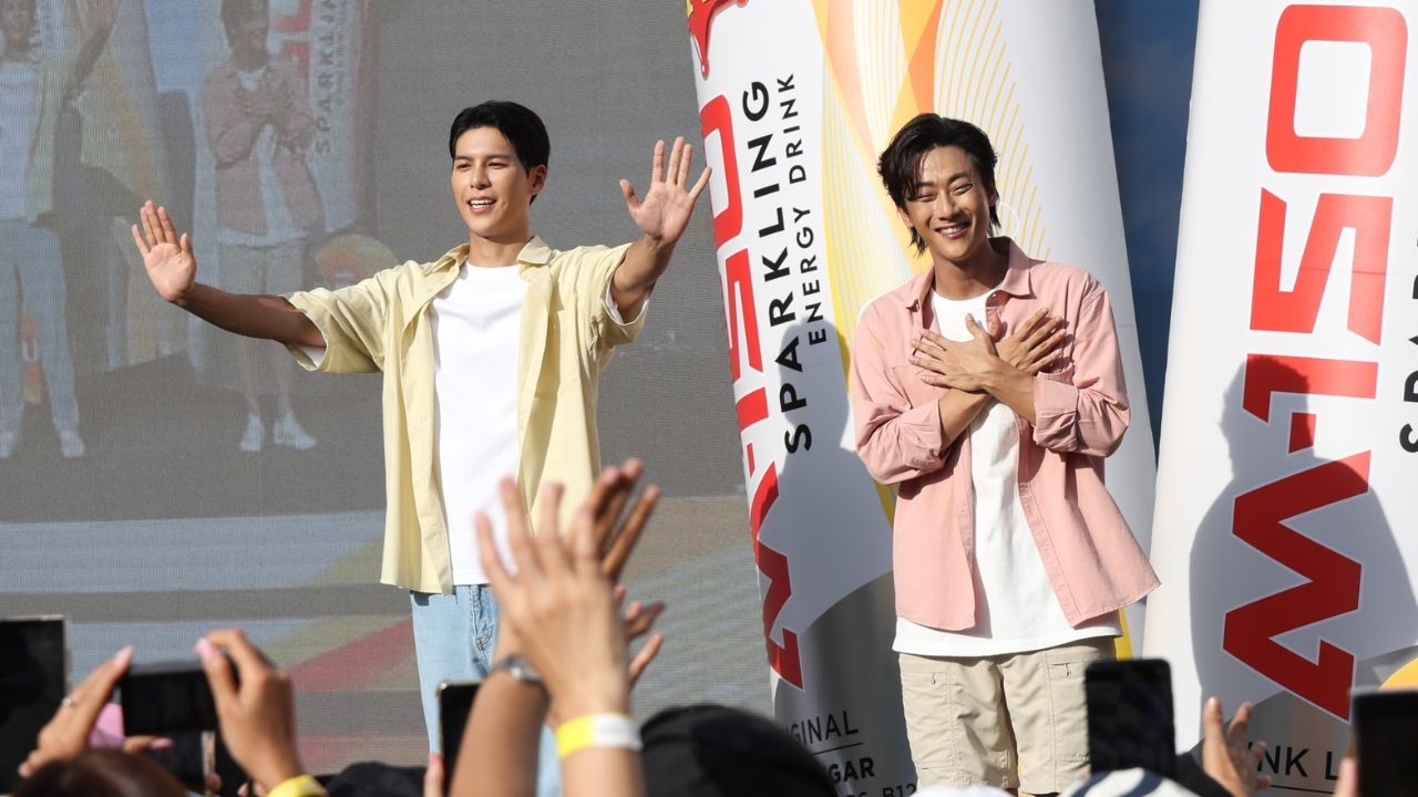 ชมภาพ พี่จอง-คัลแลน ออกอีเวนต์เป็นพรีเซนเตอร์ครั้งแรก สาดความน่ารักเต็มๆ