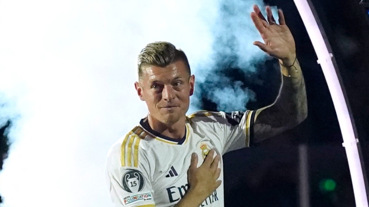 เลือกแล้ว “โครส” ประกาศส่งต่อ “เบอร์ 8” อันเป็นตำนานของมาดริดให้ “รุ่นน้องสุดรัก”