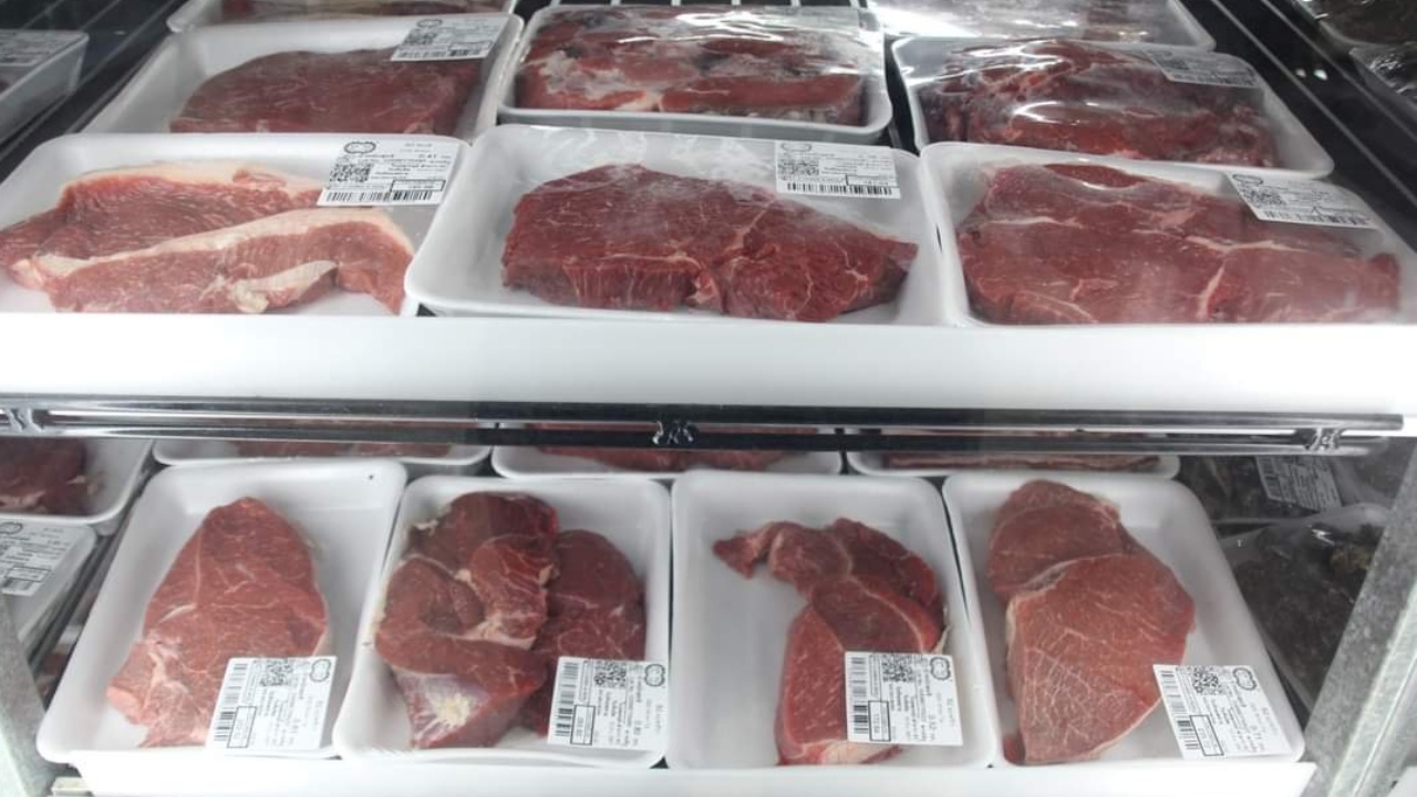 ทีมเกษตรฯ ลงพื้นที่แก้ปัญหาราคาโคขุนโพนยางคำตกต่ำ หนุนเกษตรกรจับตลาดเนื้อส่งออก