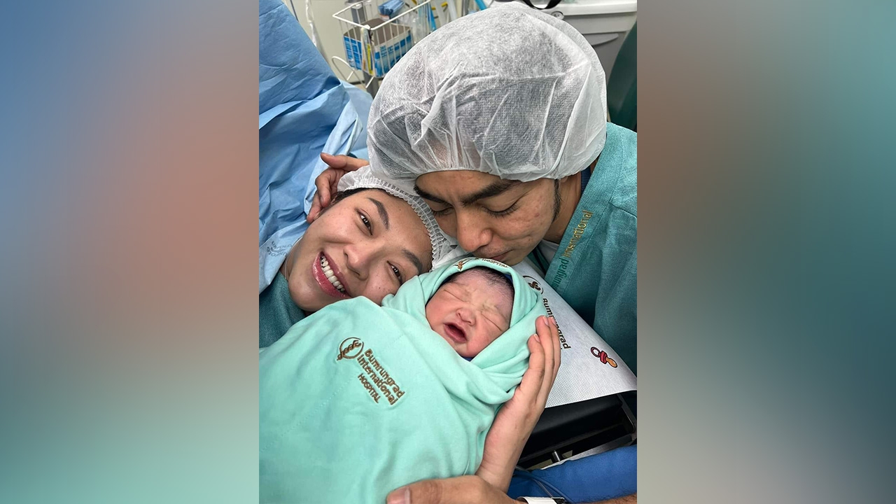 น้ำเพชร นางเอกลิเกชื่อดัง คลอดลูกคนที่ 3 สาวน้อยแก้มซาลาเปา เห็นแล้วน่าฟัดมาก