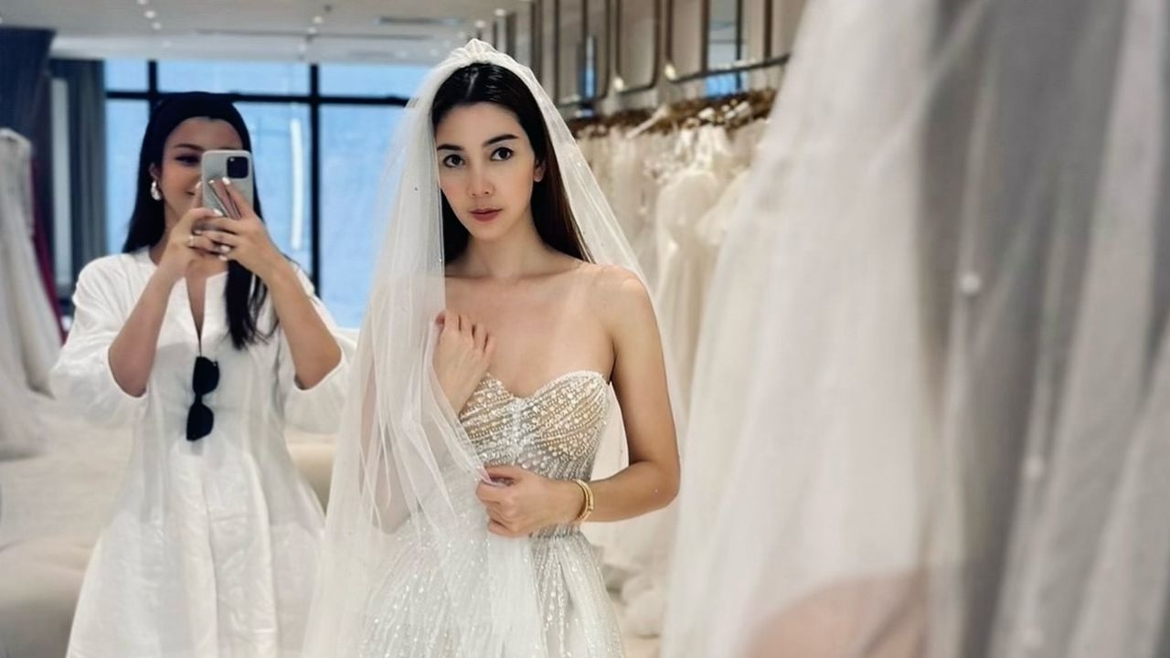 วุ้นเส้น วิริฒิพา บินไปลองชุดแต่งงานที่ฮ่องกง ว่าที่เจ้าสาวสวยปังมาก