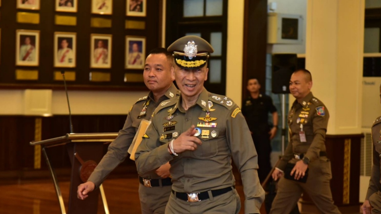ป.ป.ช.รอ "บิ๊กต่อ" มาชี้แจงปมซุกบ้านหรูที่อังกฤษ คดีโจ๊ก รอสำนวนครบทีเดียว