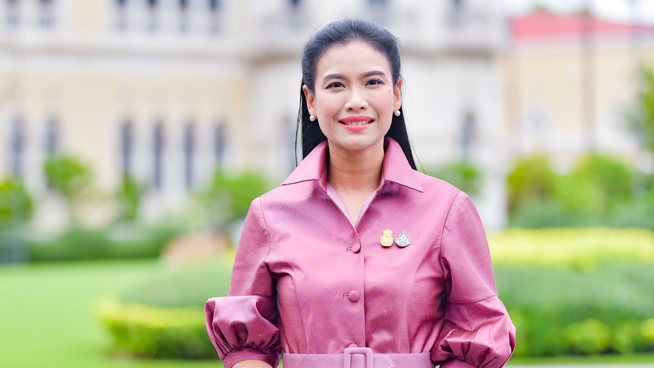 ครม.สัญจรโคราช นายกฯ-รมต. เตรียมสวมเสื้อผ้าไหมมัดหมี่หางกระรอกประยุกต์สีทอง