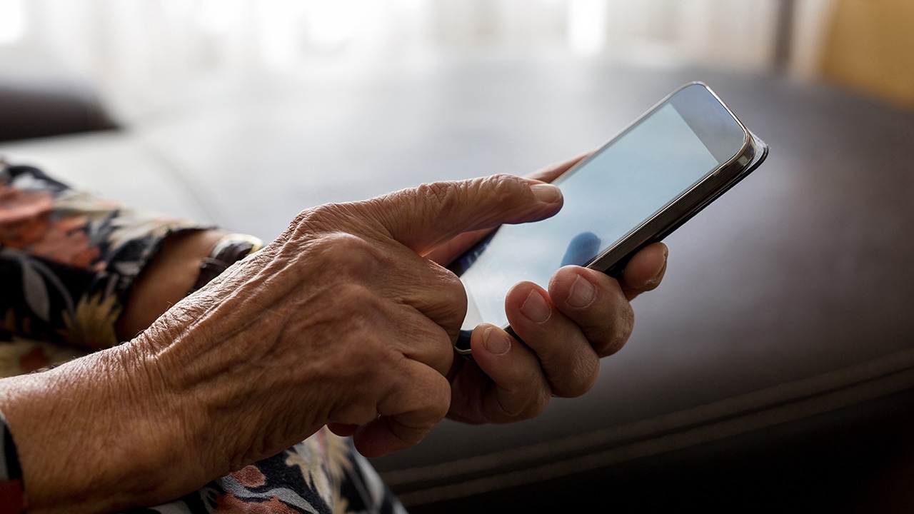 เตือนภัยผู้สูงวัย อย่าหลงเชื่อคำลวงมิจฉาชีพ