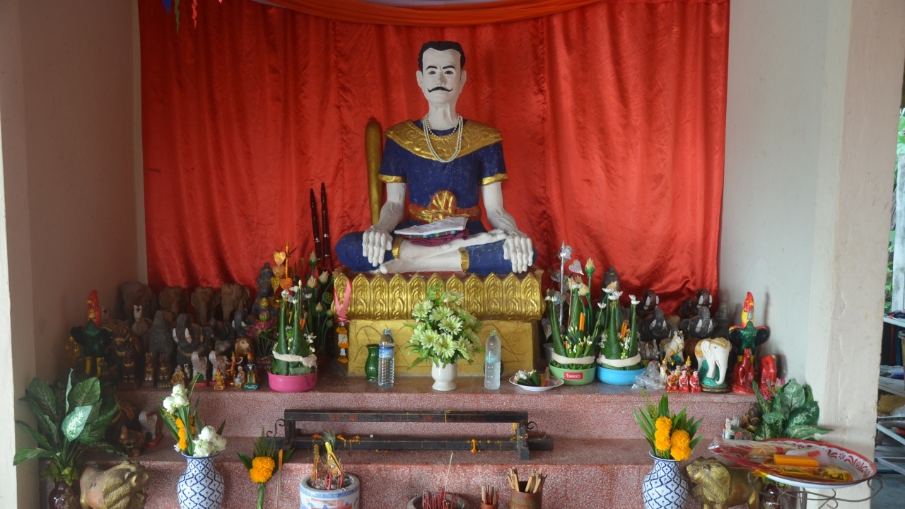 คอหวยแห่ส่อง "เลขเด็ด" ธูปมงคล พิธีบวงสรวง "เจ้าพ่ออวยลวย" ไปลุ้นโชค 1/7/67