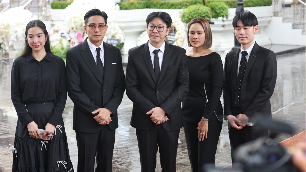 แก๊งบ้านนี้มีรัก ร่วมอาลัย แม่แอ๊ด โฉมฉาย ส่งแม่ครั้งสุดท้ายกลับสู่สวรรค์ 