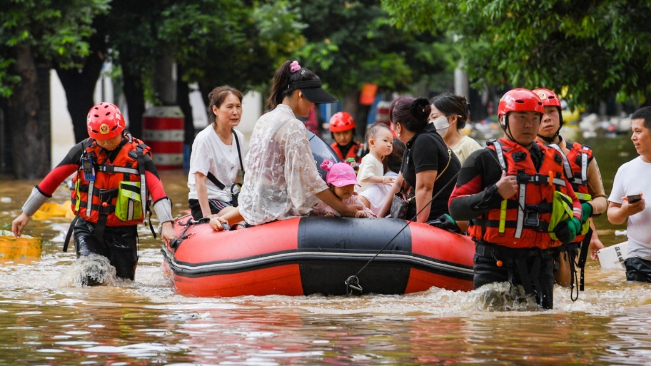 น้ำท่วมใหญ่ครั้งประวัติศาสตร์ทางตอนใต้ของจีน คร่าแล้ว 47 ศพ