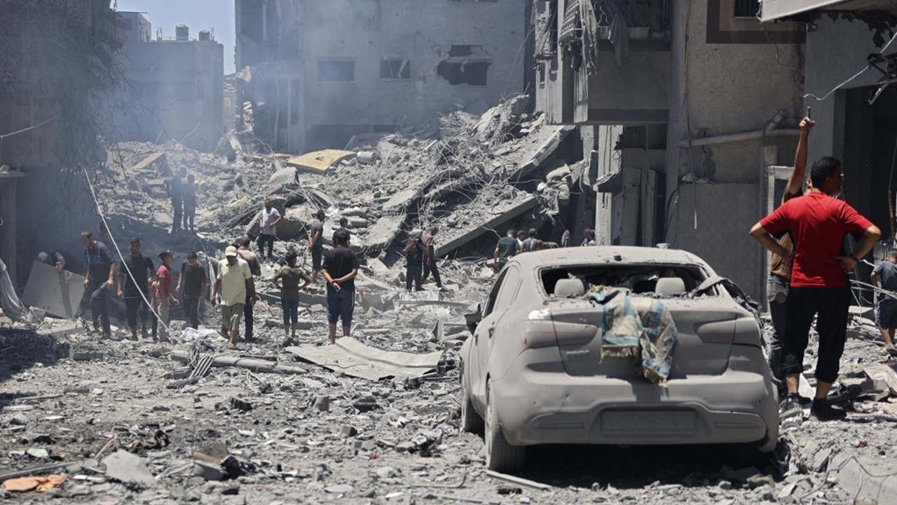 อิสราเอลถล่ม กาซา ซิตี้ ดับแล้ว 38 ศพ-EU โวยโจมตีสำนักงานกาชาด