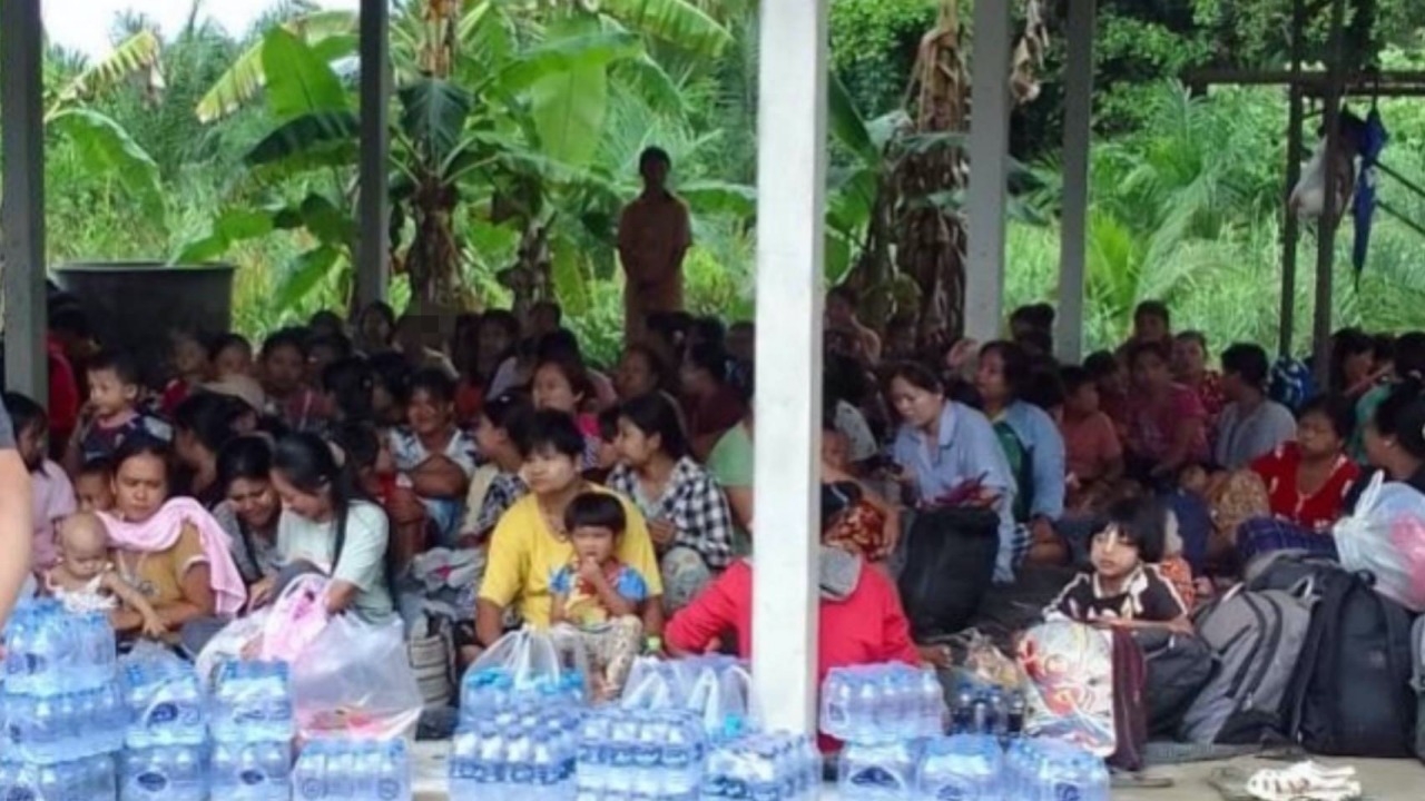 ฝ่ายต่อต้านรุกหนัก พีดีเอฟถล่มฐาน ตร.พม่าที่เกาะสอง ชาวบ้านหนีตาย