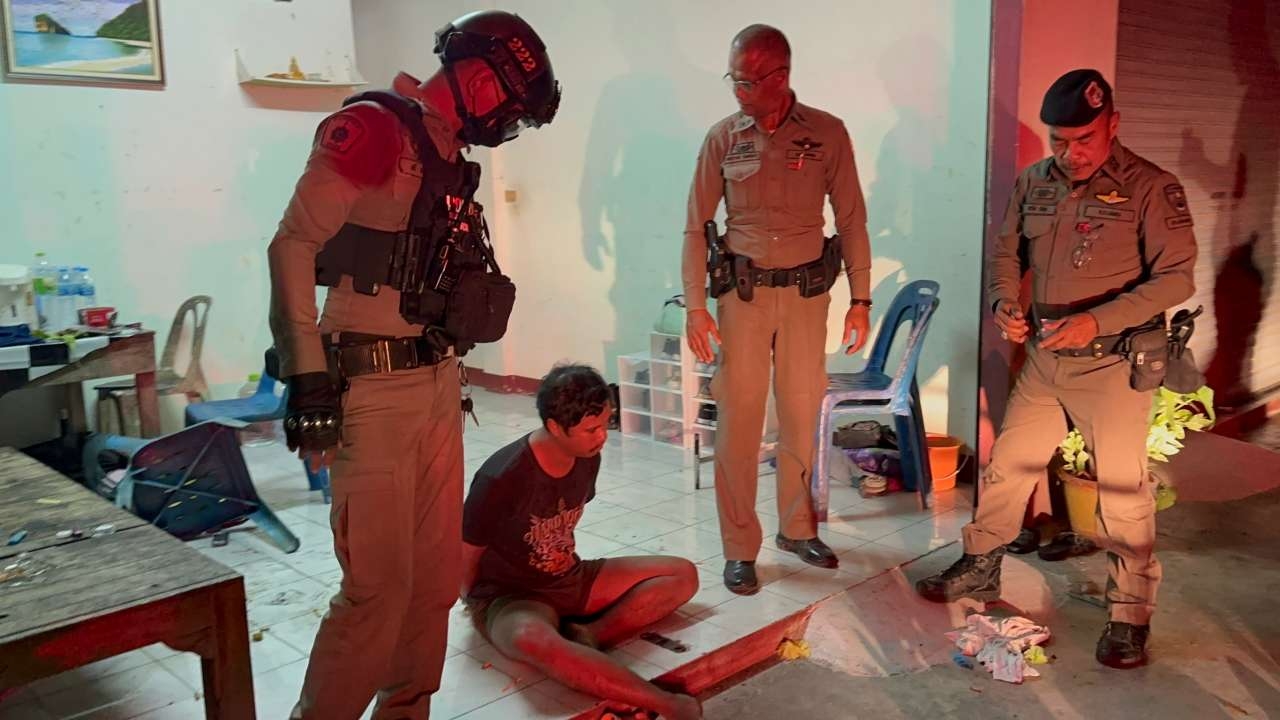 ลูกวัย 27 ป่วยจิตเวช แทงพ่อเลี้ยงคาวงเหล้า ปมแค้นเมาแล้วชอบด่าแม่