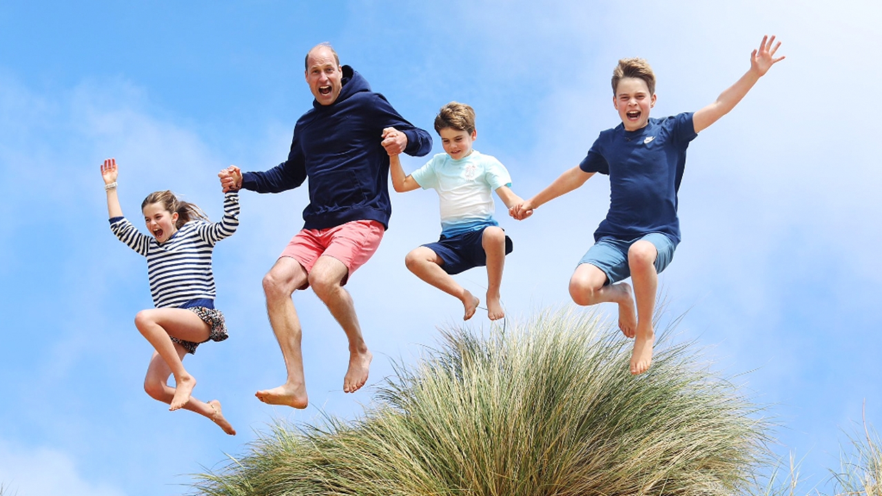 เจ้าหญิงเคท ฉายพระรูปเอง ฉลองวันประสูติ เจ้าชายวิลเลียม พระชนม์ 42 พรรษา