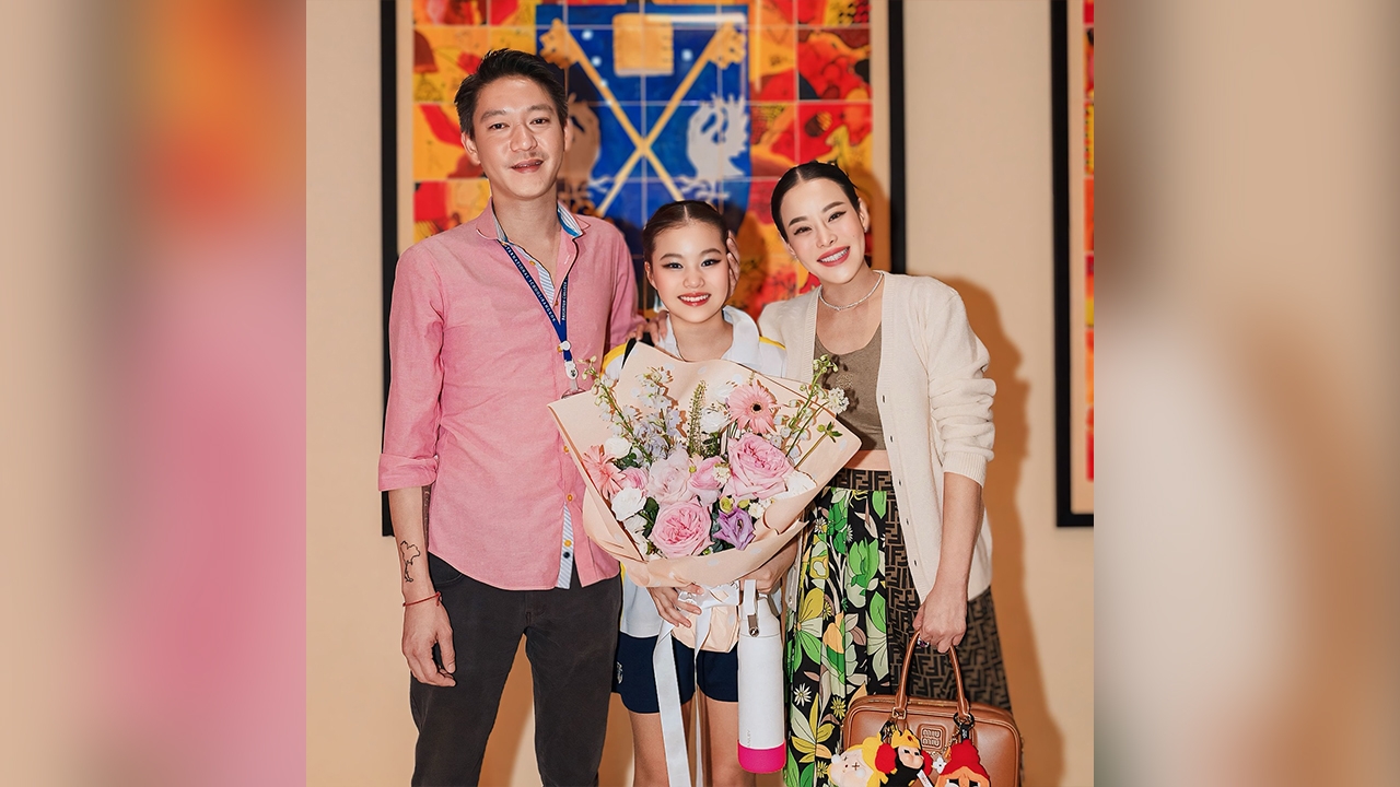 โมเมนต์ใจฟู หนิง-จิน แท็กทีมไปให้กำลังใจลูกสาว ร่วมเฟรมครอบครัวพร้อมหน้า 