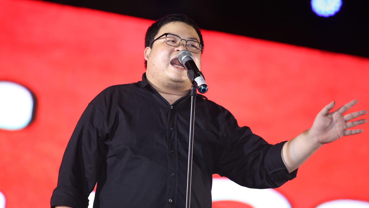 ศาลอาญา สั่งออกหมายจับ “เพนกวิน” ไม่มาตามนัดฟังคำพิพากษาคดี ม.112 