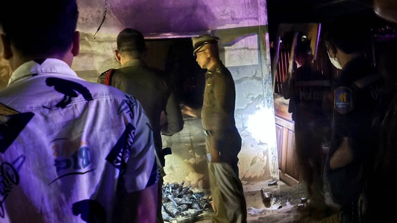 หลอนอันตราย วางเพลิงเผาบ้าน ผู้ป่วยติดเตียงดับ 1 บาดเจ็บ 2 