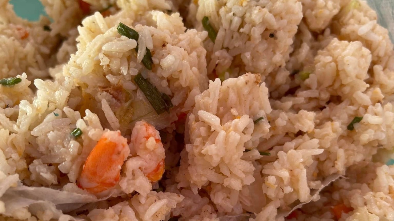 สาวสุดงง สั่ง "ข้าวผัด" ได้ "ข้าวต้ม" พกกลับบ้านให้หมาช่วยกิน แต่พีกกว่าเดิม