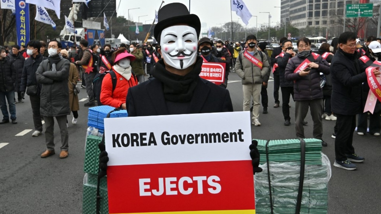 เกาหลีใต้ใช้ไม้แข็งอีก สั่งแพทย์กลับเข้าทำงาน มีผล 9 โมงเช้าวันนี้