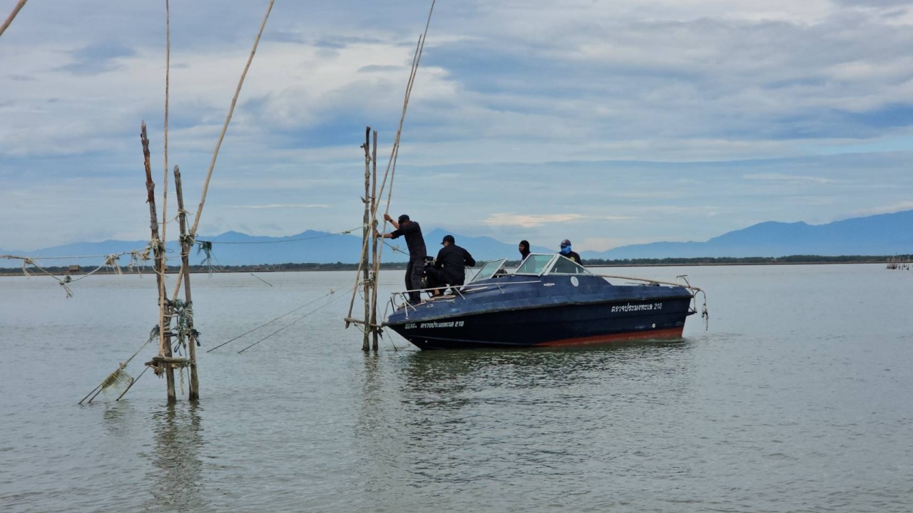 ประมง-ศรชล.ภาค 2 กวดขันประมงผิดกฎหมาย เปิดปฏิบัติการรื้อโพงพางกลางอ่าวปากพนัง 