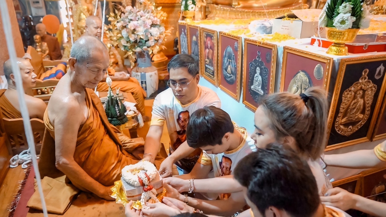 ด้วยแรงศรัทธา ป๋อง สุพรรณ-ติ๊งโน๊ต ร่วมกันสร้างบุญ พร้อมถวายเงินล้าน