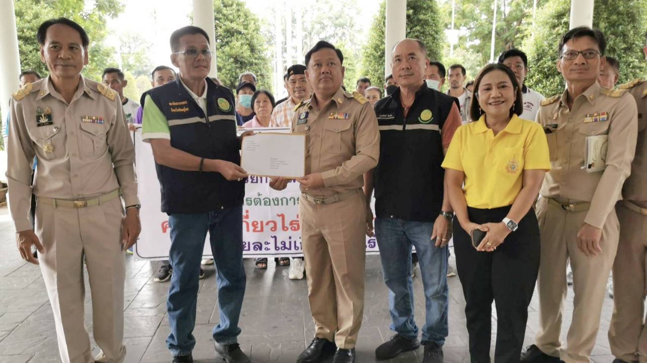 ชาวนาบางระกำ ร้องทบทวนปุ๋ยคนละครึ่ง วอนรัฐช่วยค่าเกี่ยวไร่ละ 1,000 บาทดีกว่า