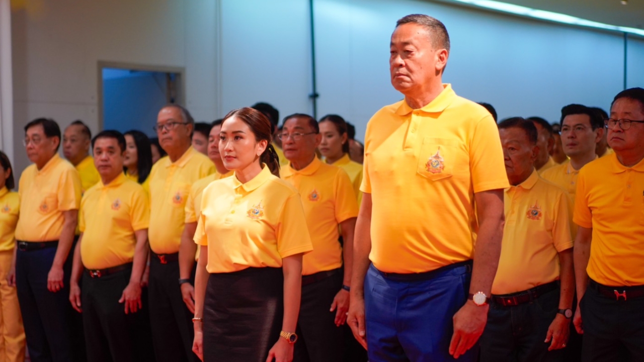 “เศรษฐา-แพทองธาร” นำพรรคเพื่อไทย จัดพิธีถวายพระพรชัยมงคล ร.10 