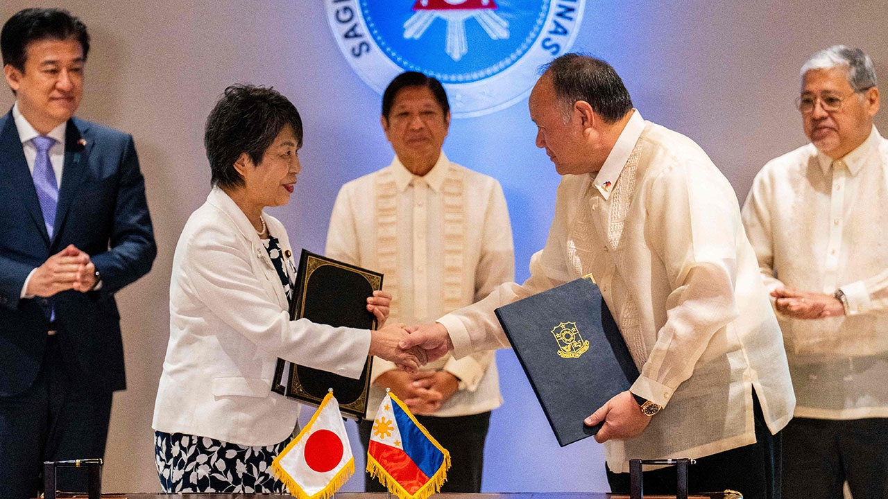 ญี่ปุ่นจับมือฟิลิปปินส์ สานสัมพันธ์ทหาร