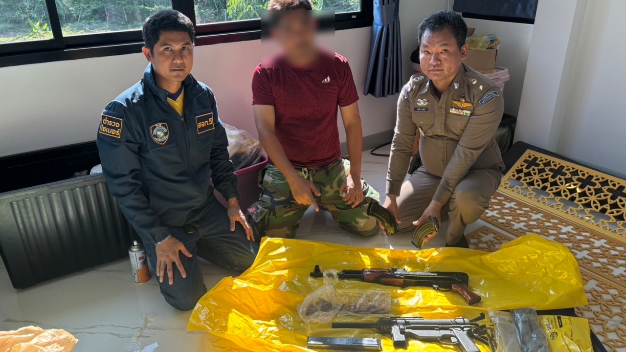 จับหนุ่มสงขลา สะสมปืนเถื่อน ยึดของกลางหลายรายการ มีทั้งปืนอาก้า ปืนกลมือ M3