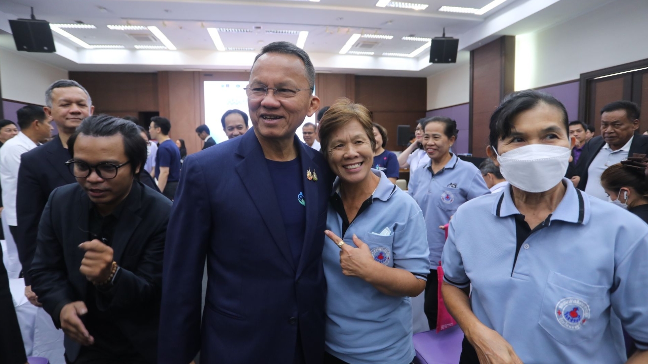 "สมศักดิ์" คิกออฟ "มหกรรมแก้หนี้" บุคลากรสาธารณสุข เล็งจัดทุกเขตสุขภาพ