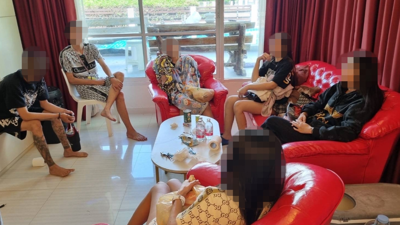 บุกปาร์ตี้พูลวิลล่า รวบวัยรุ่นชายหญิงนับ 10 มั่วสุม-อัปยา-เต้นเมามัน