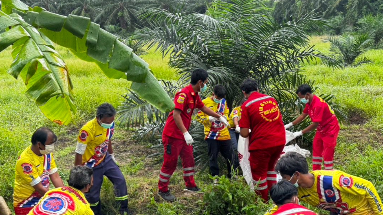 ศพหมกสวนปาล์ม ตายอืดปริศนา แรงงานพม่า คาดถูกฆ่า พบรอยลาก-คล้ายต่อสู้